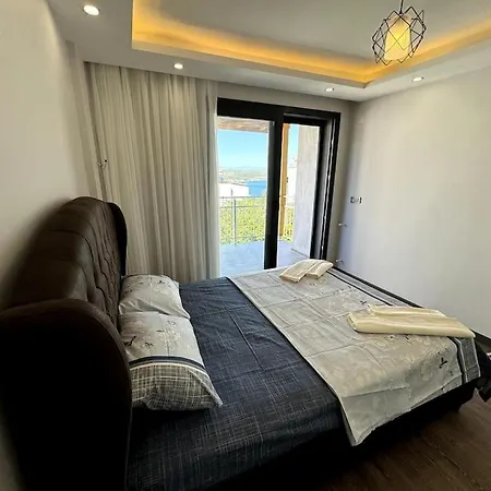 Triplex With Pool In A Secure Site Villa *