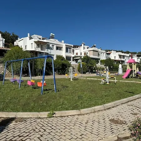 Villa Triplex With Pool In A Secure Site Smirne