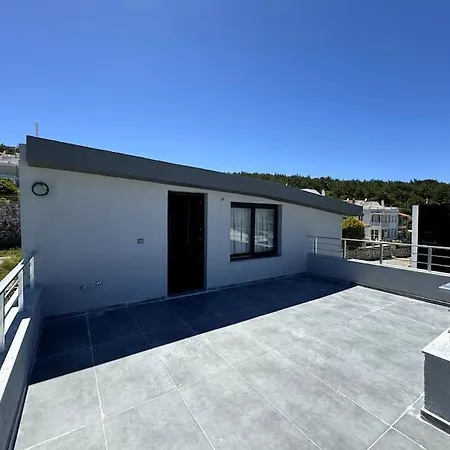 Triplex With Pool In A Secure Site Villa *