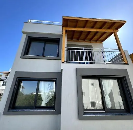 Villa Triplex With Pool In A Secure Site