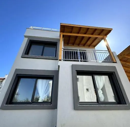 Triplex With Pool In A Secure Site * Esmirna