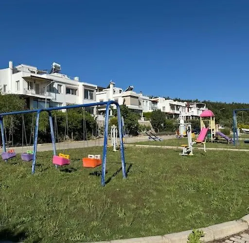 Villa Triplex With Pool In A Secure Site Izmir