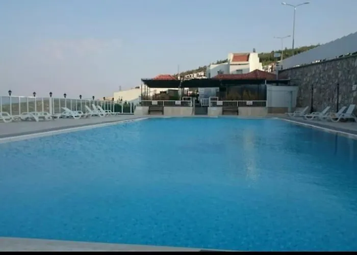 Villa Triplex With Pool In A Secure Site Esmirna