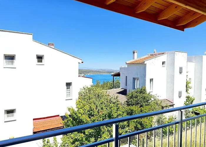 Triplex With Pool In A Secure Site * Esmirna