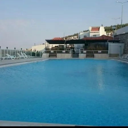 Villa Triplex With Pool In A Secure Site Izmir