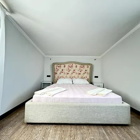 Triplex With Pool In A Secure Site Villa *