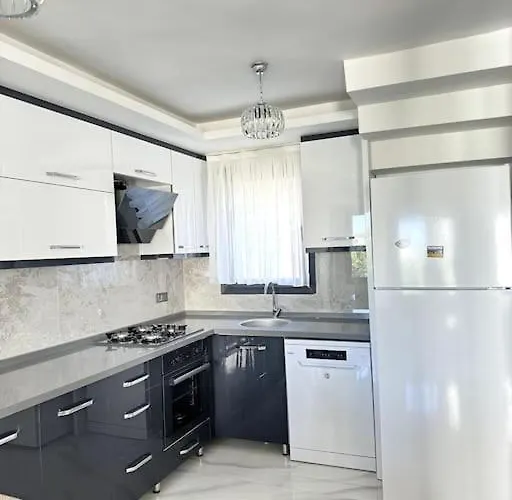 Triplex With Pool In A Secure Site Vila