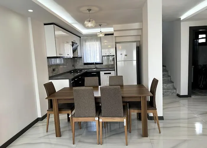 Triplex With Pool In A Secure Site Vila *