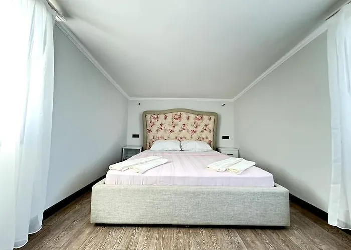 Triplex With Pool In A Secure Site Vila *