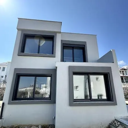 Vilă Triplex With Pool In A Secure Site İzmir