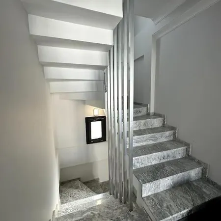 Vilă Triplex With Pool In A Secure Site *