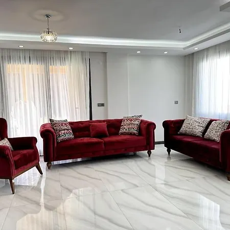 Triplex With Pool In A Secure Site Vilă