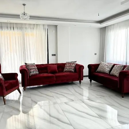 Triplex With Pool In A Secure Site Vilă