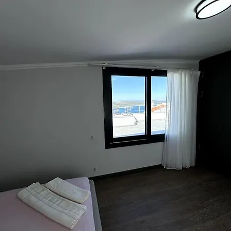 Vilă Triplex With Pool In A Secure Site