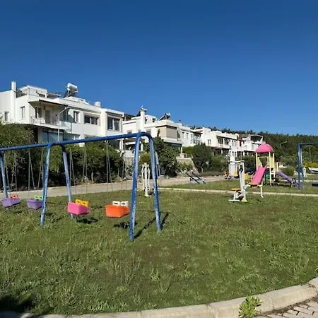 Vilă Triplex With Pool In A Secure Site İzmir